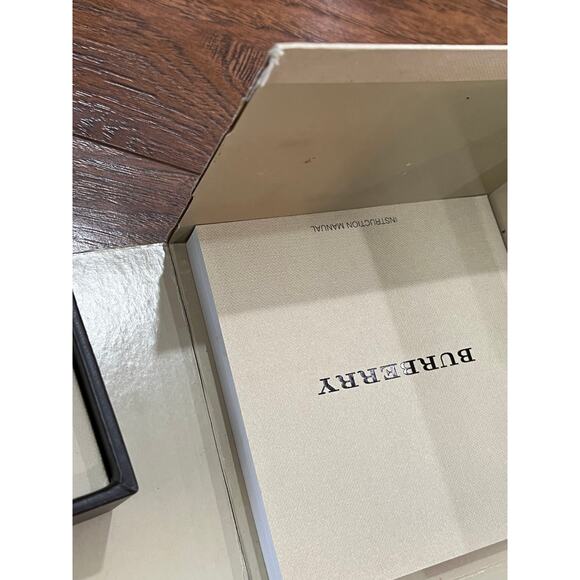 Burberry watch BU1560 Swiss UNTESTED - Picture 2 of 10